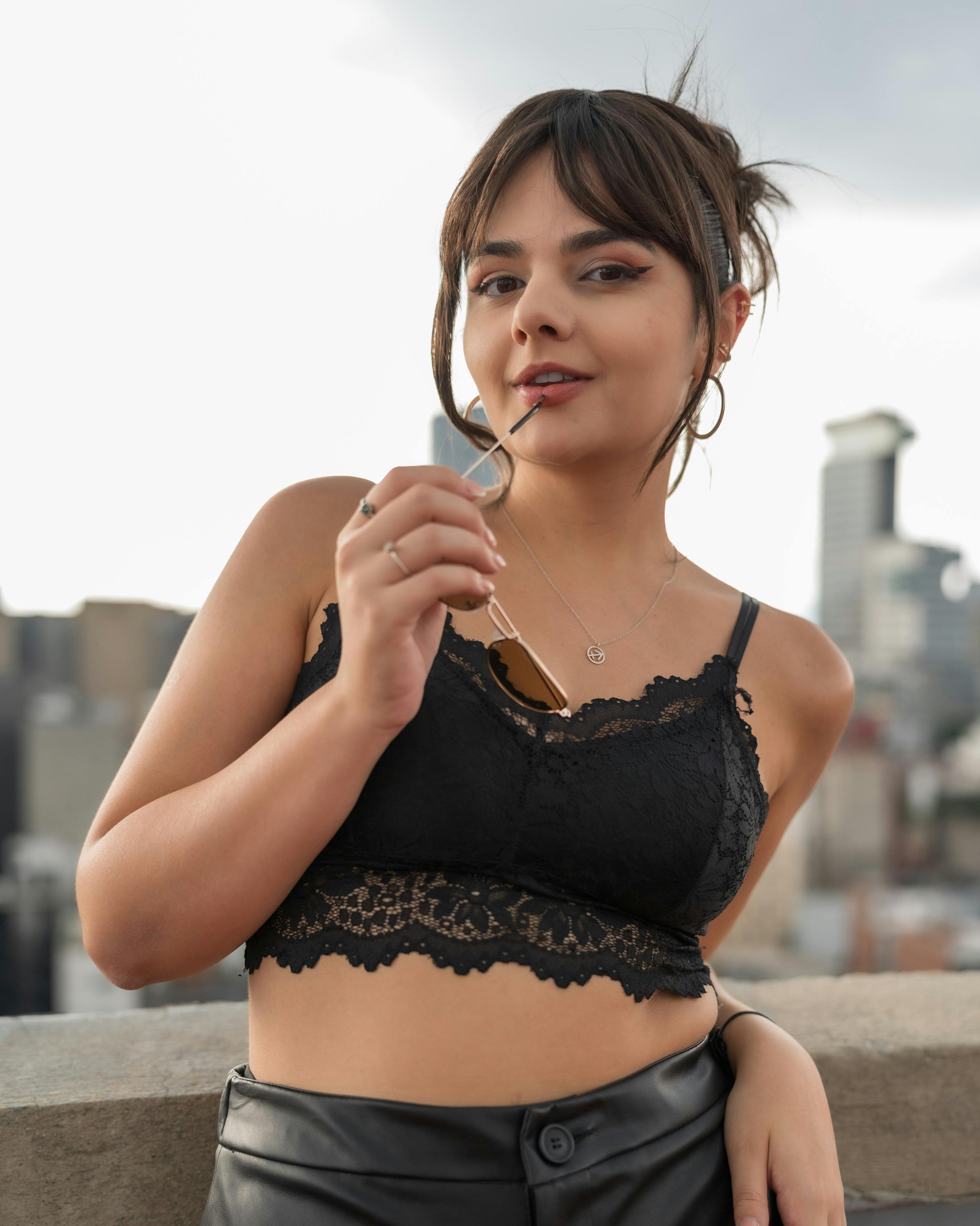 奔跑的证词海报：赛道与运动员背影